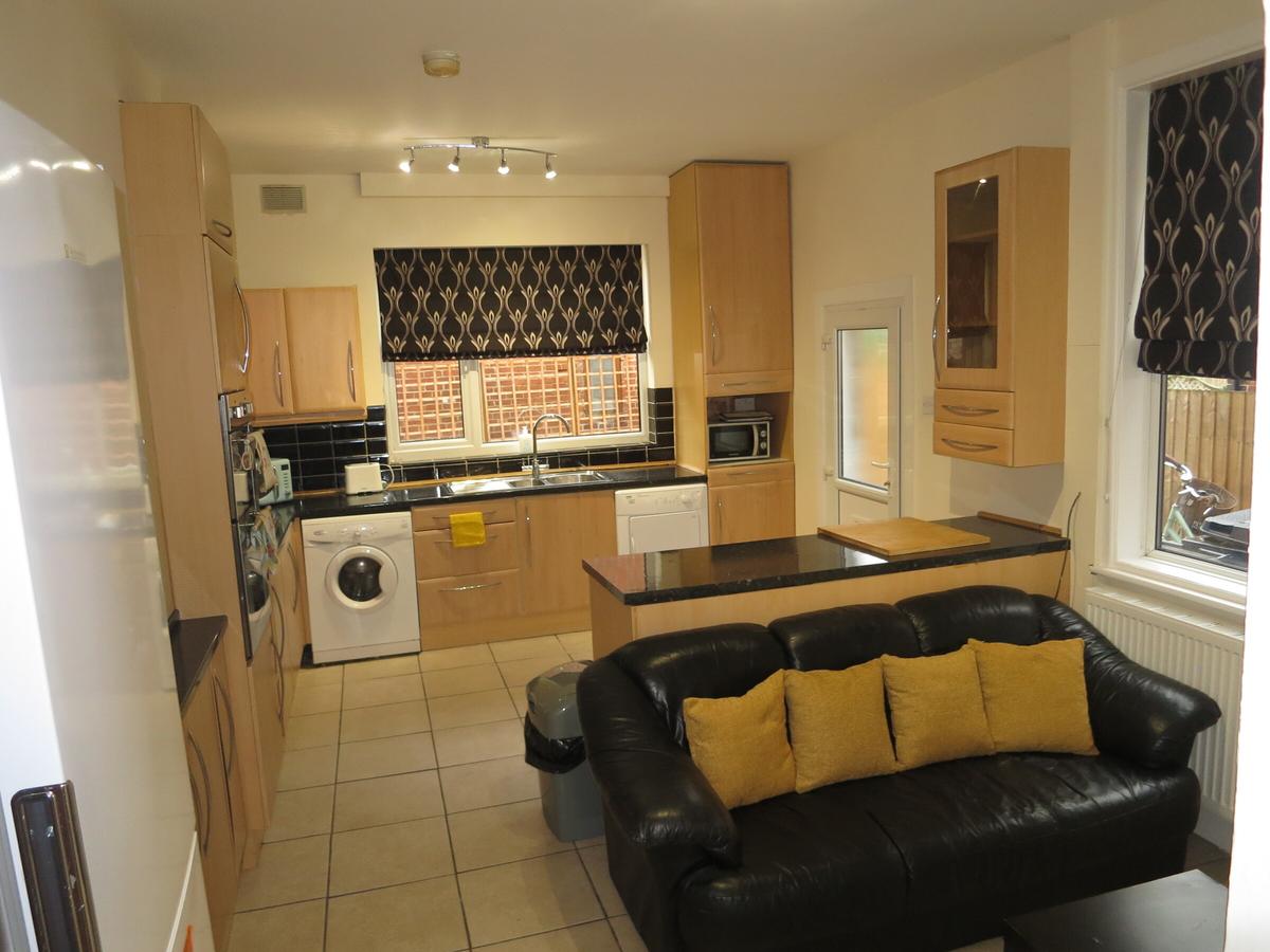 6 bedroom house for rent Ella Road, Nottingham, NG2 5GX UniHomes