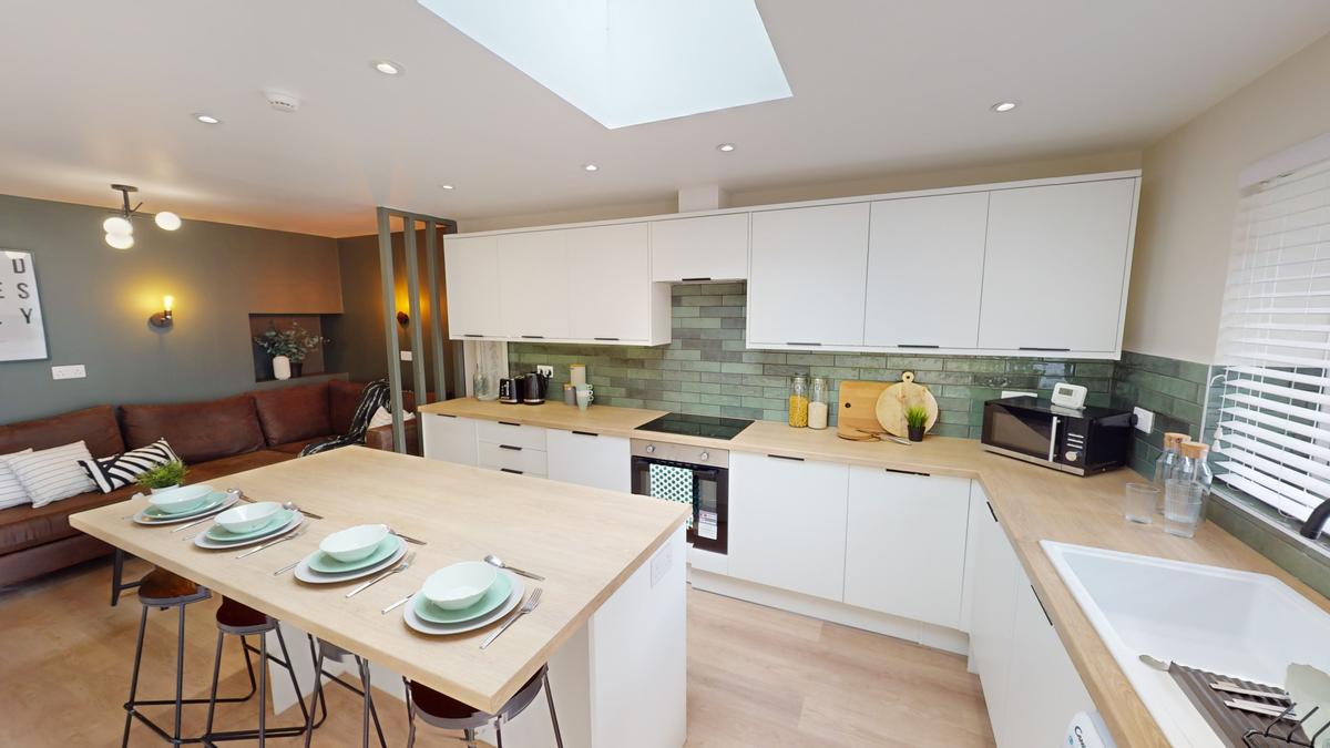 6 bedroom house on Matlock Court, Hockley, Nottingham