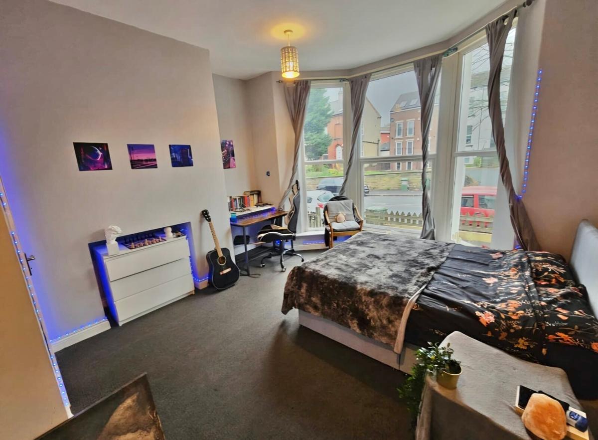 9 bedroom house on Victoria Road, Headingley, Leeds