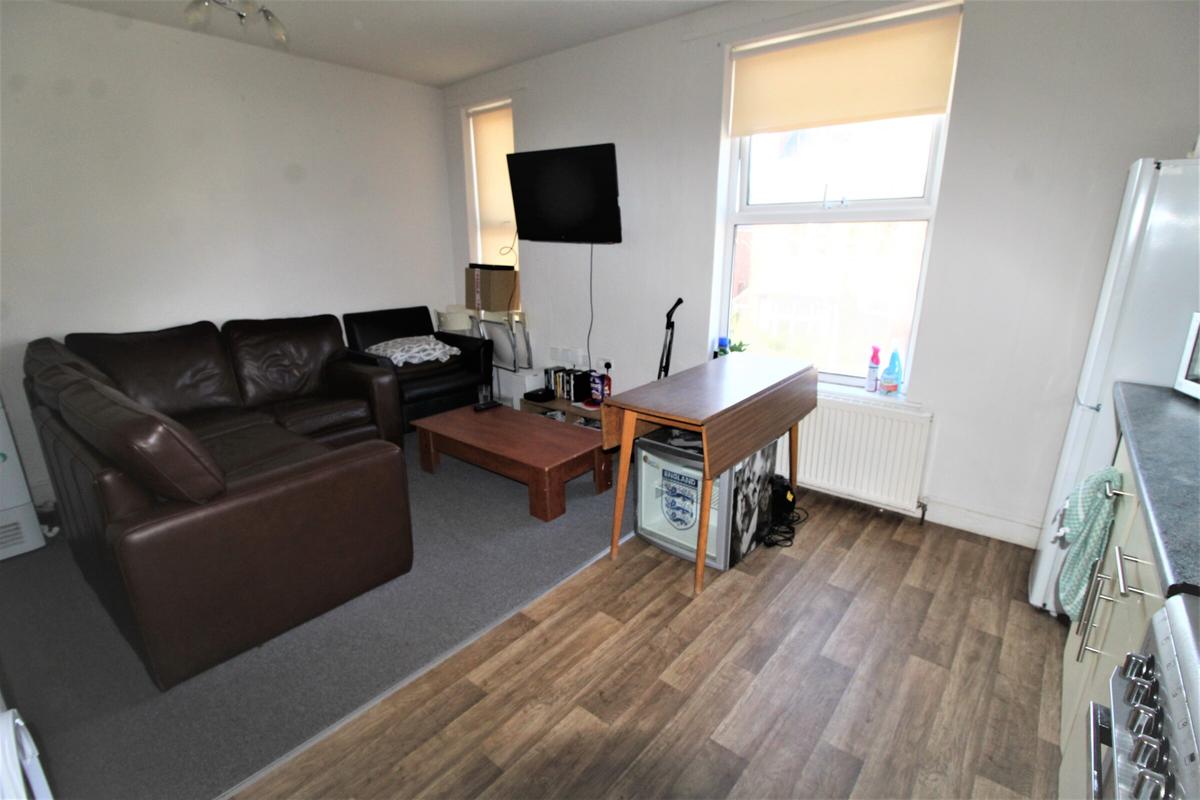 3 bedroom apartment for rent South Road, Nottingham, NG2 7AG UniHomes