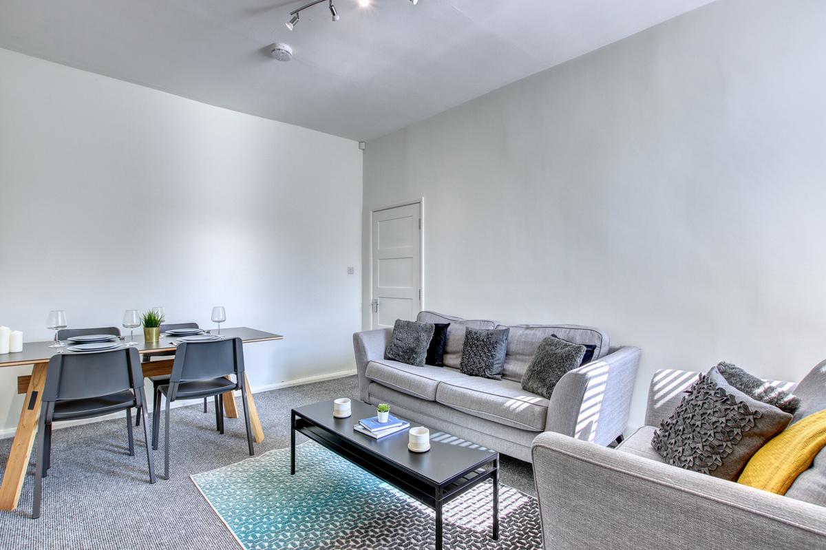 3 bedroom apartment for rent Stratford Grove West, Newcastle, NE6 5BB