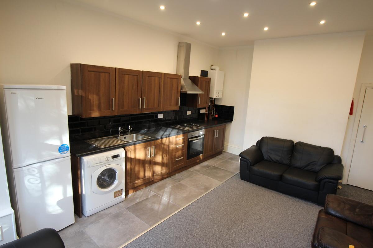 3 bedroom apartment for rent Cardigan Road, Leeds, LS6 1EB UniHomes