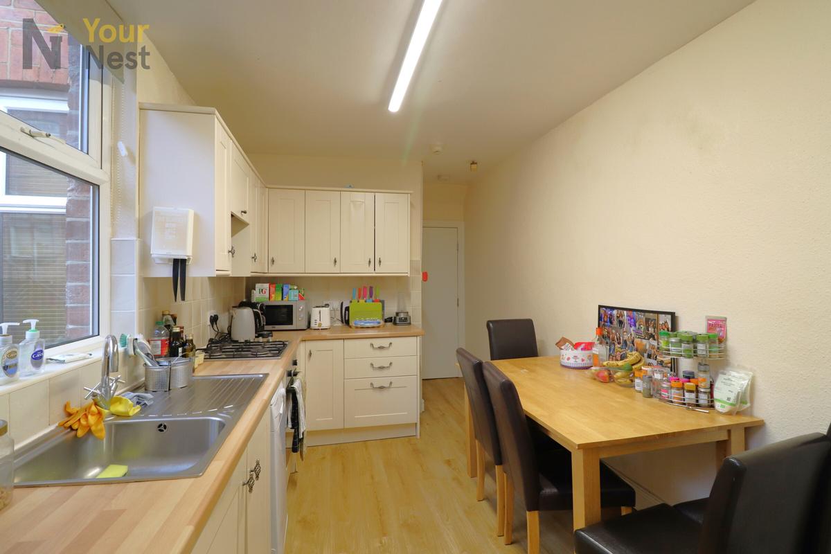 5 bedroom house for rent Blandford Gardens Leeds, LS2 9AL UniHomes