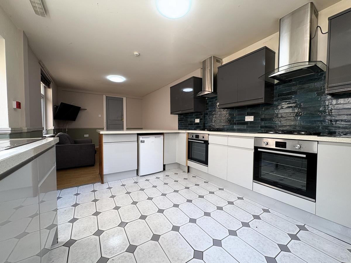 7 bedroom house on Harriet Street, Cathays, Cardiff