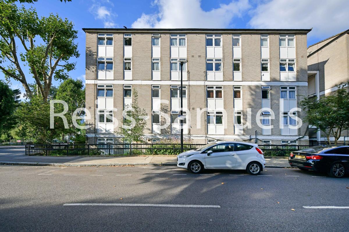 3 bedroom apartment for rent Glengarnock Avenue, London, E14 3BP UniHomes