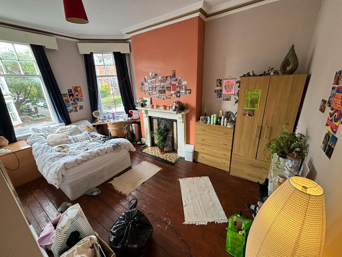10 bedroom house on Regent Park Avenue, Hyde Park, Leeds