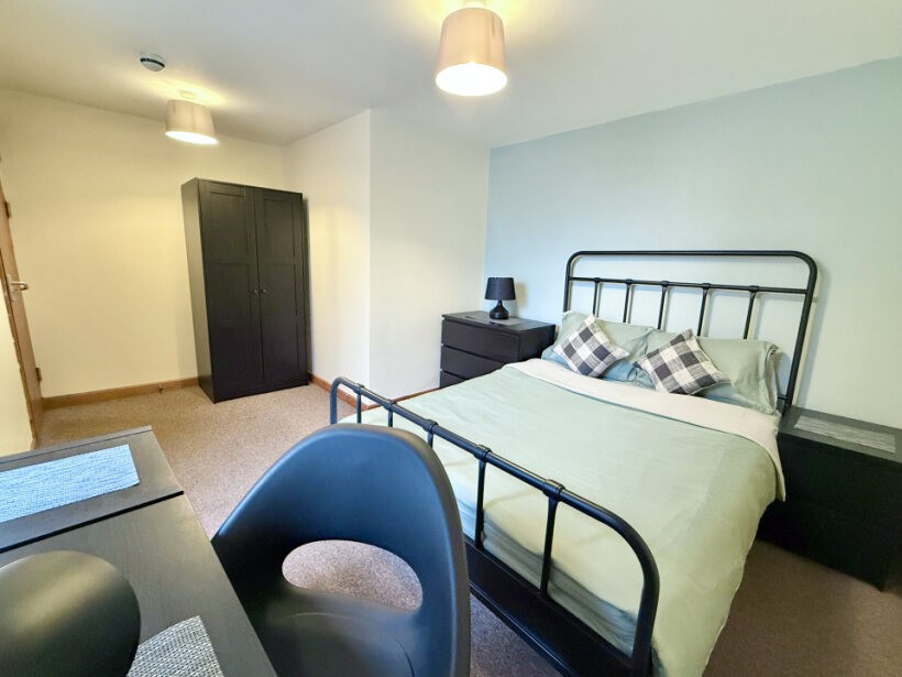6 bedroom house on Burrows Road, Sandfields, Swansea
