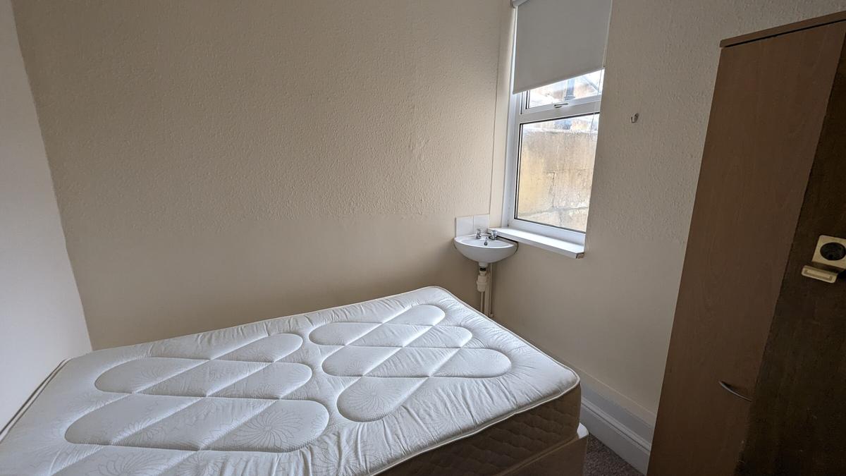 6 bedroom house for rent Triangle North, Bath, BA2 3JB UniHomes