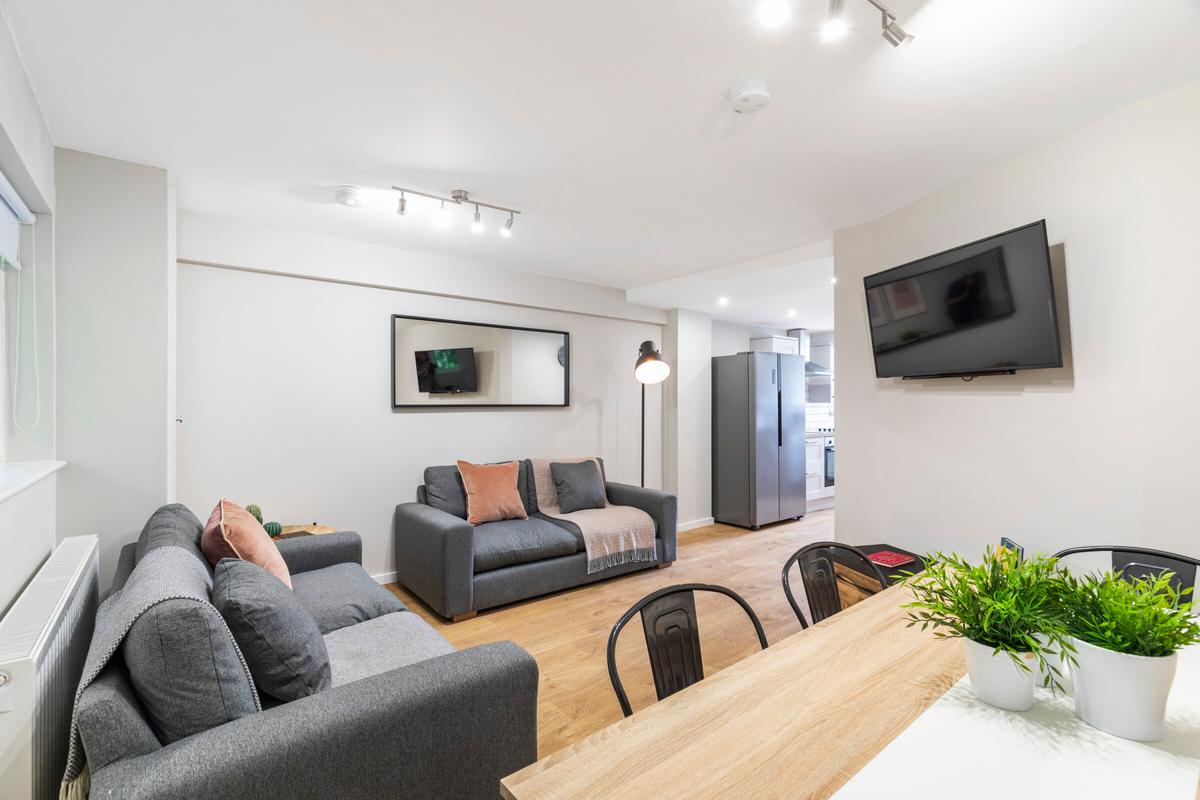 6 bedroom house on Well Close Rise, City Centre, Leeds