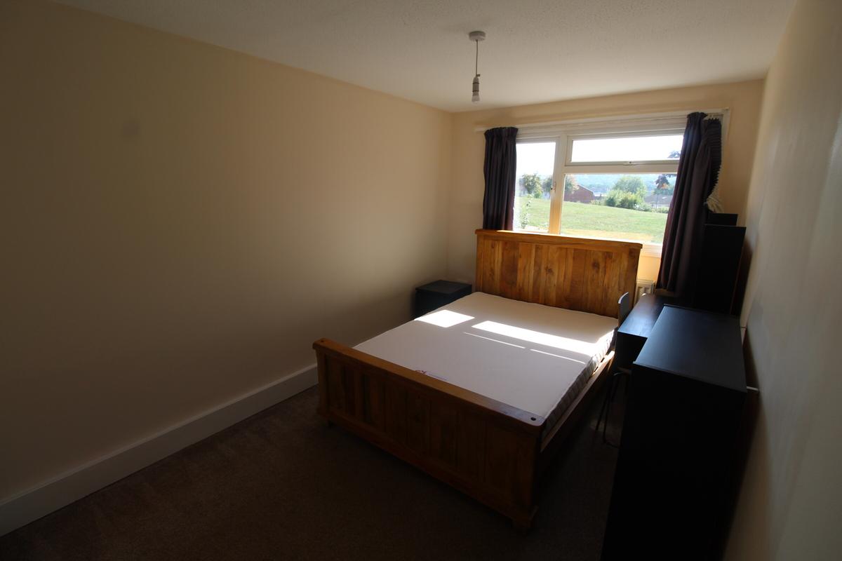 4 bedroom house for rent Rye Close, Surrey, GU2 8JA UniHomes