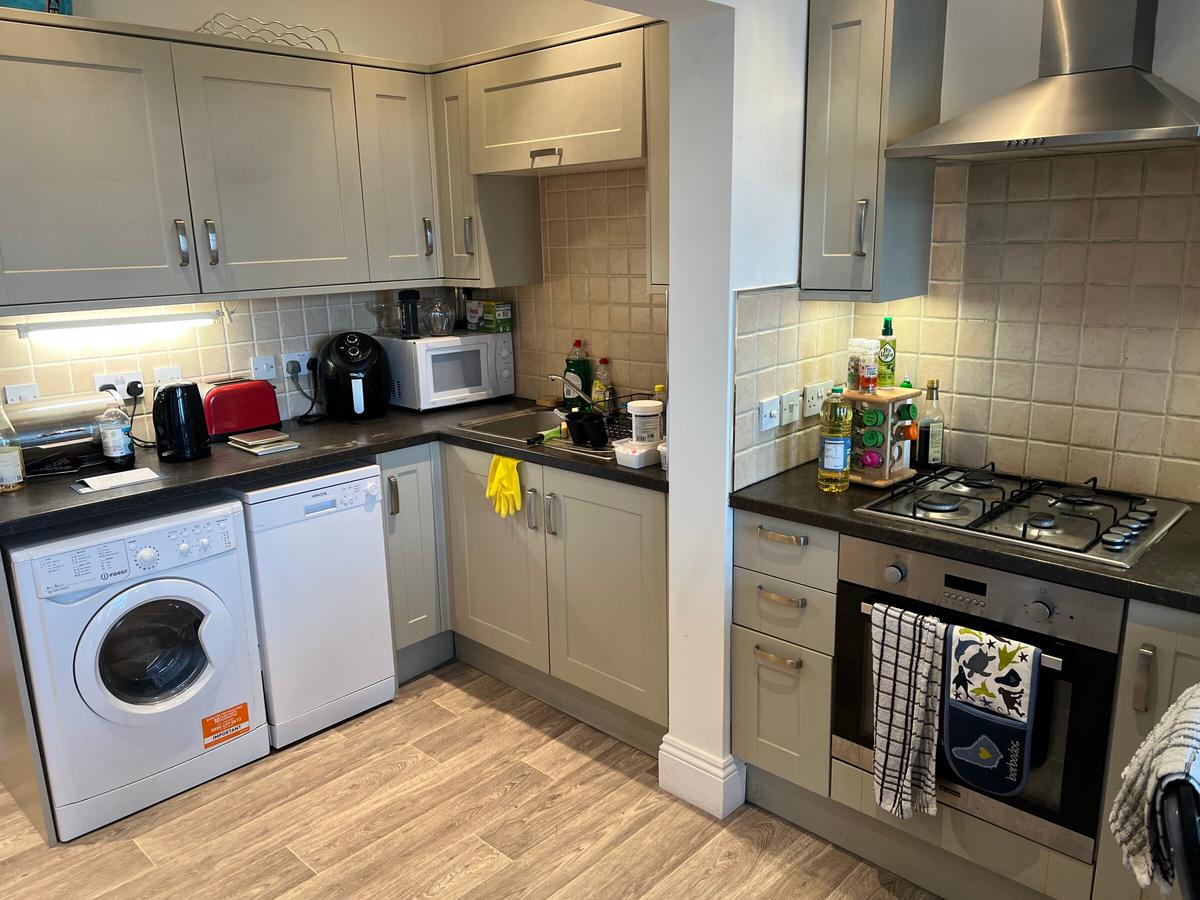 2 bedroom apartment for rent 195 Kirkstall Lane Leeds, LS6 3EJ UniHomes