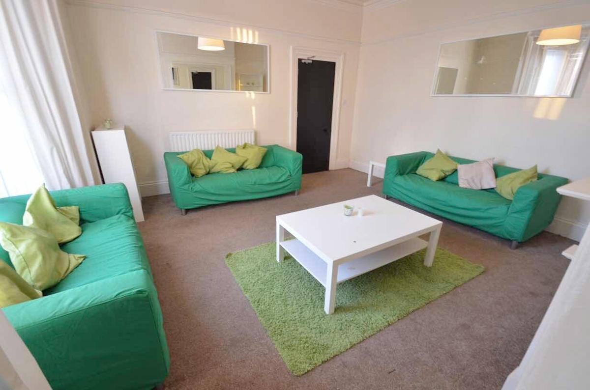 8 bedroom house for rent Consort Terrace, Leeds, LS3 1ET UniHomes