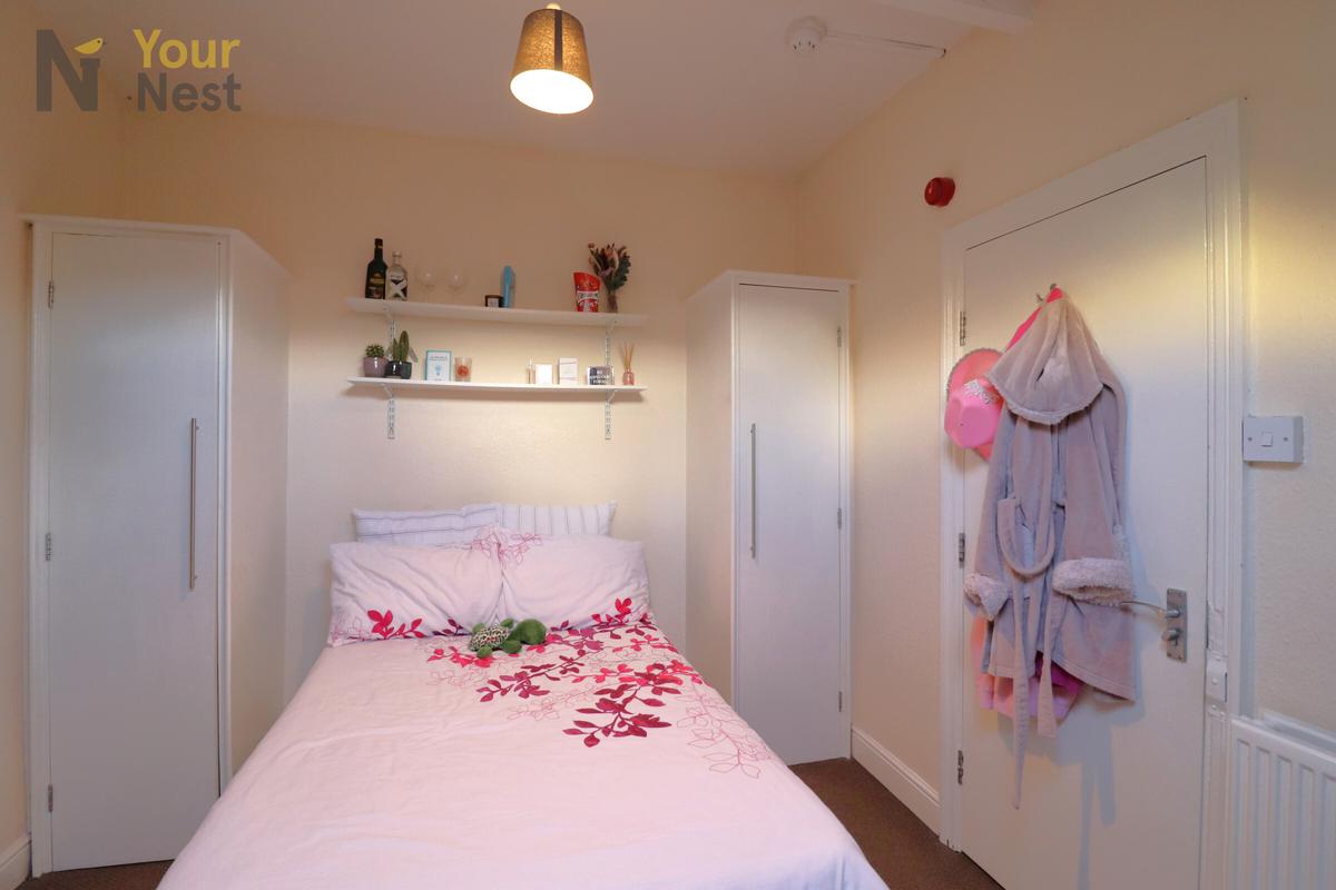 5 bedroom house for rent Blandford Gardens Leeds, LS2 9AL UniHomes