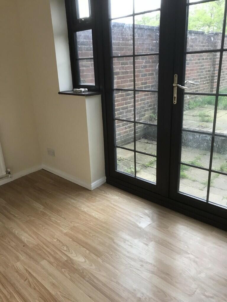 4 bedroom house for rent Woodside Road, Surrey, GU2 8HW UniHomes