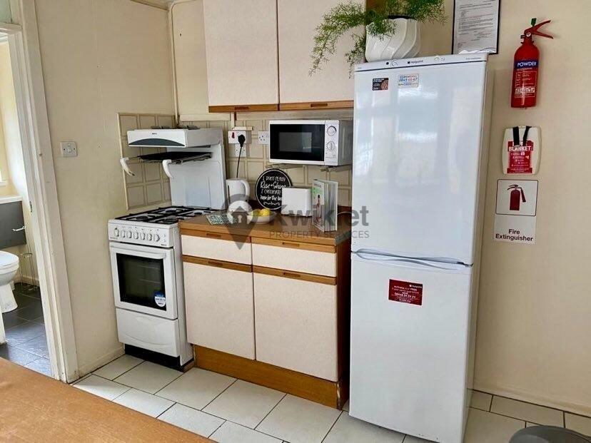 3 bedroom house for rent Oxford Street, Pontypridd, CF37 1RU UniHomes