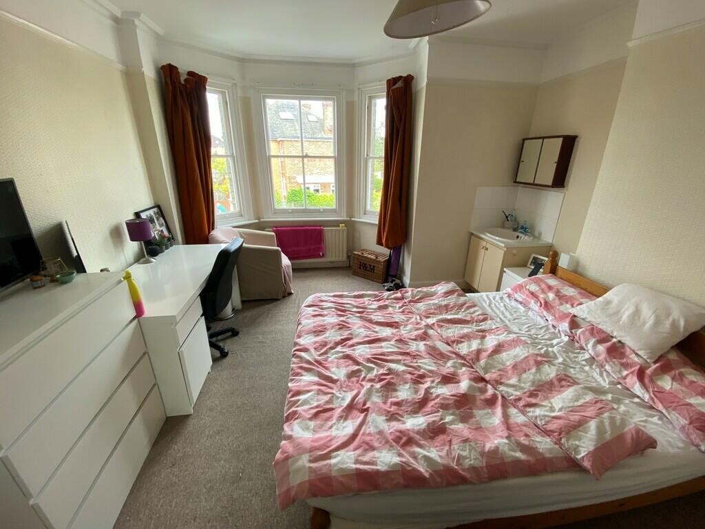 5 bedroom house for rent Weston Road, Surrey, GU2 8AU UniHomes