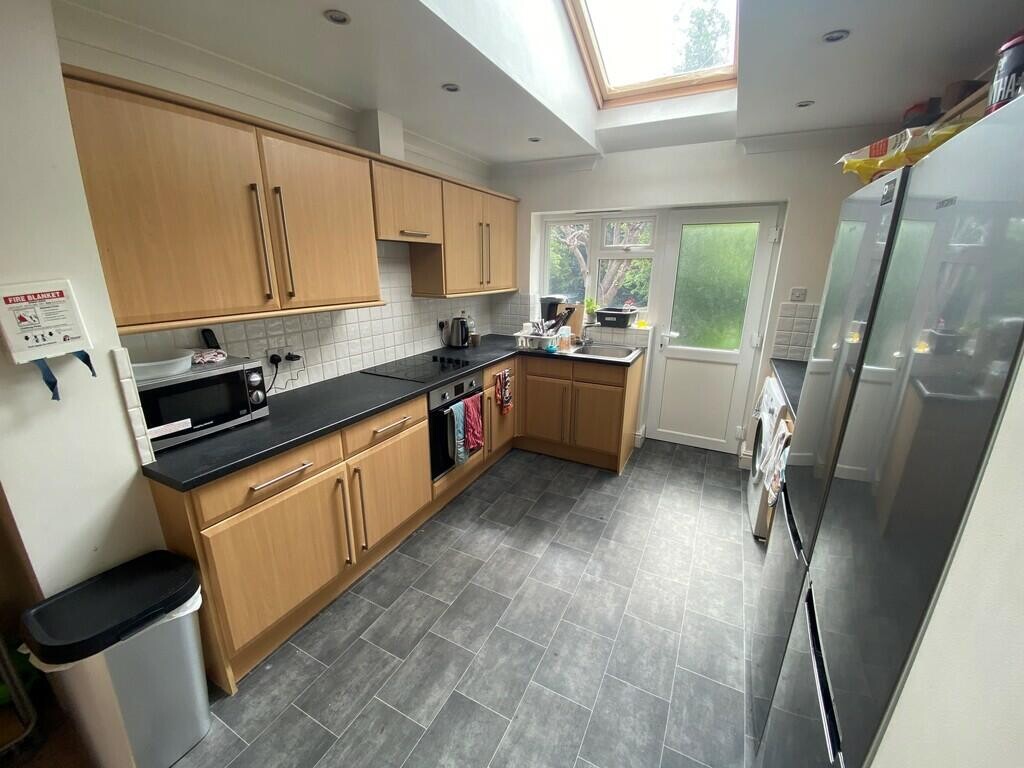 5 bedroom house for rent Weston Road, Surrey, GU2 8AU UniHomes