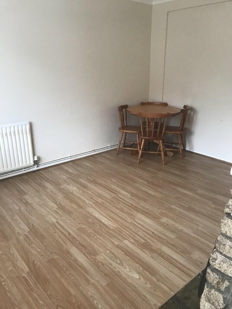 4 bedroom house for rent Woodside Road, Surrey, GU2 8HW UniHomes