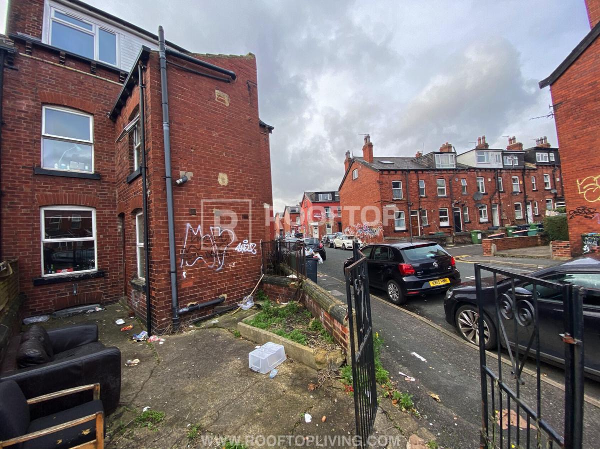 8 bedroom house for rent Hessle Place, Leeds, LS6 1EU UniHomes