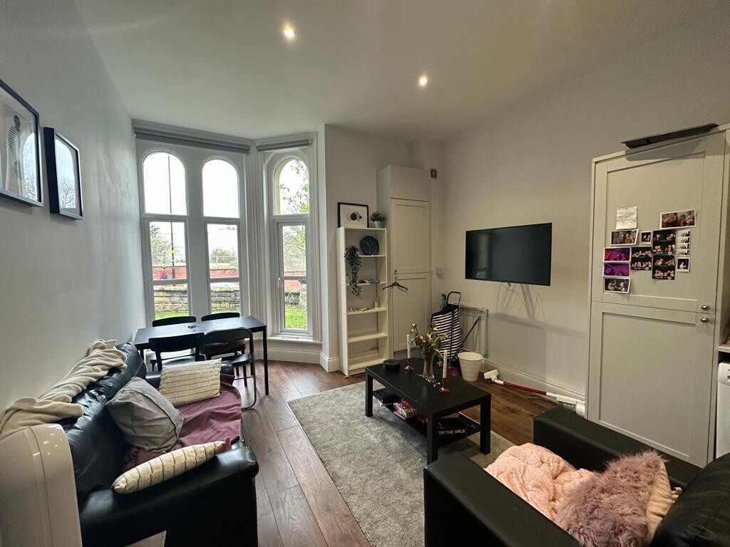 2 bedroom apartment for rent Clarendon Road, Leeds, LS2 9NZ UniHomes