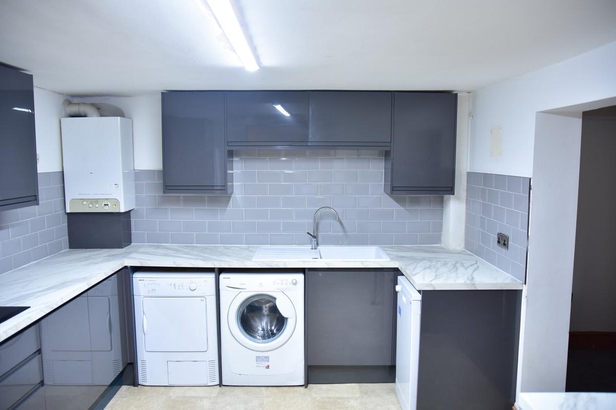 1 bedroom apartment for rent Kirkstall Lane, Leeds, LS6 3EJ UniHomes