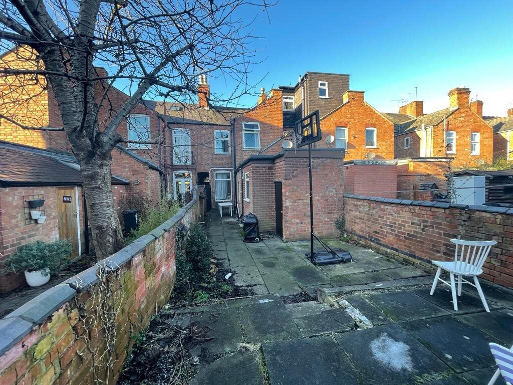 4 bedroom house for rent Clarendon Park Road, Leicester, LE2 3AF UniHomes