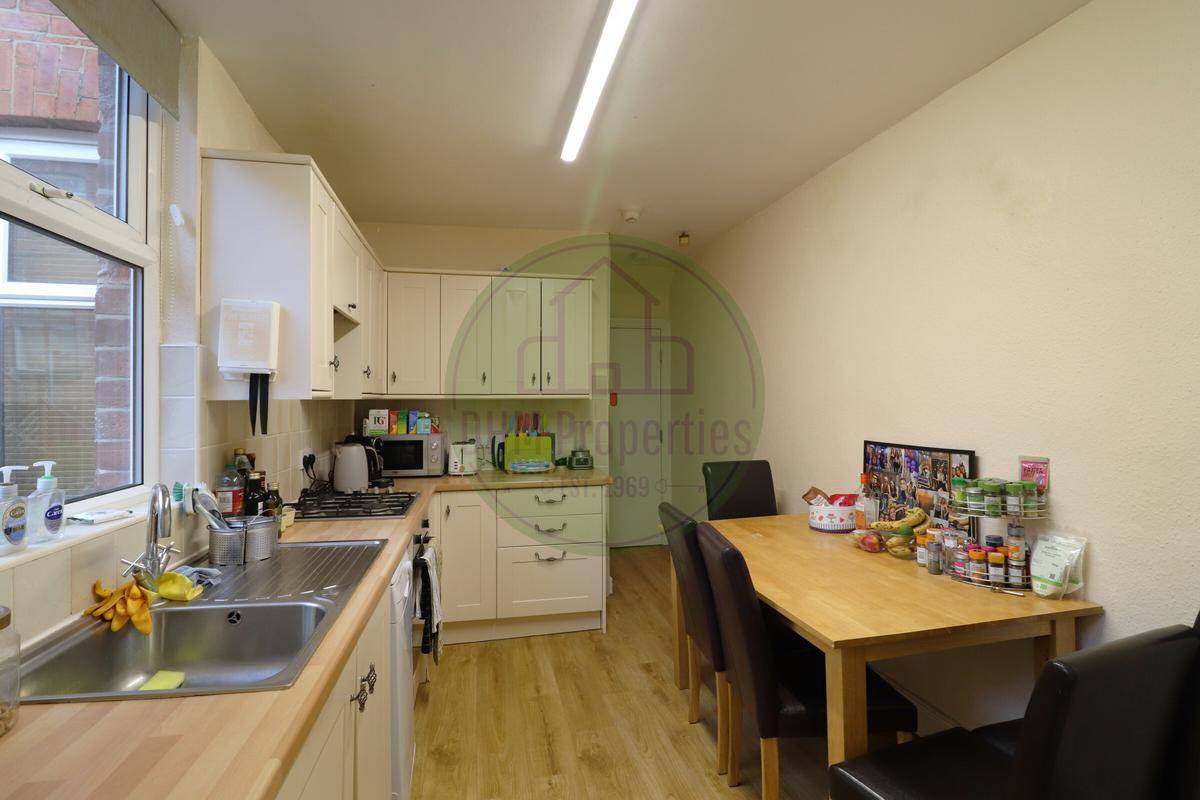 5 bedroom house for rent Blandford Gardens, Leeds, LS2 9AL UniHomes