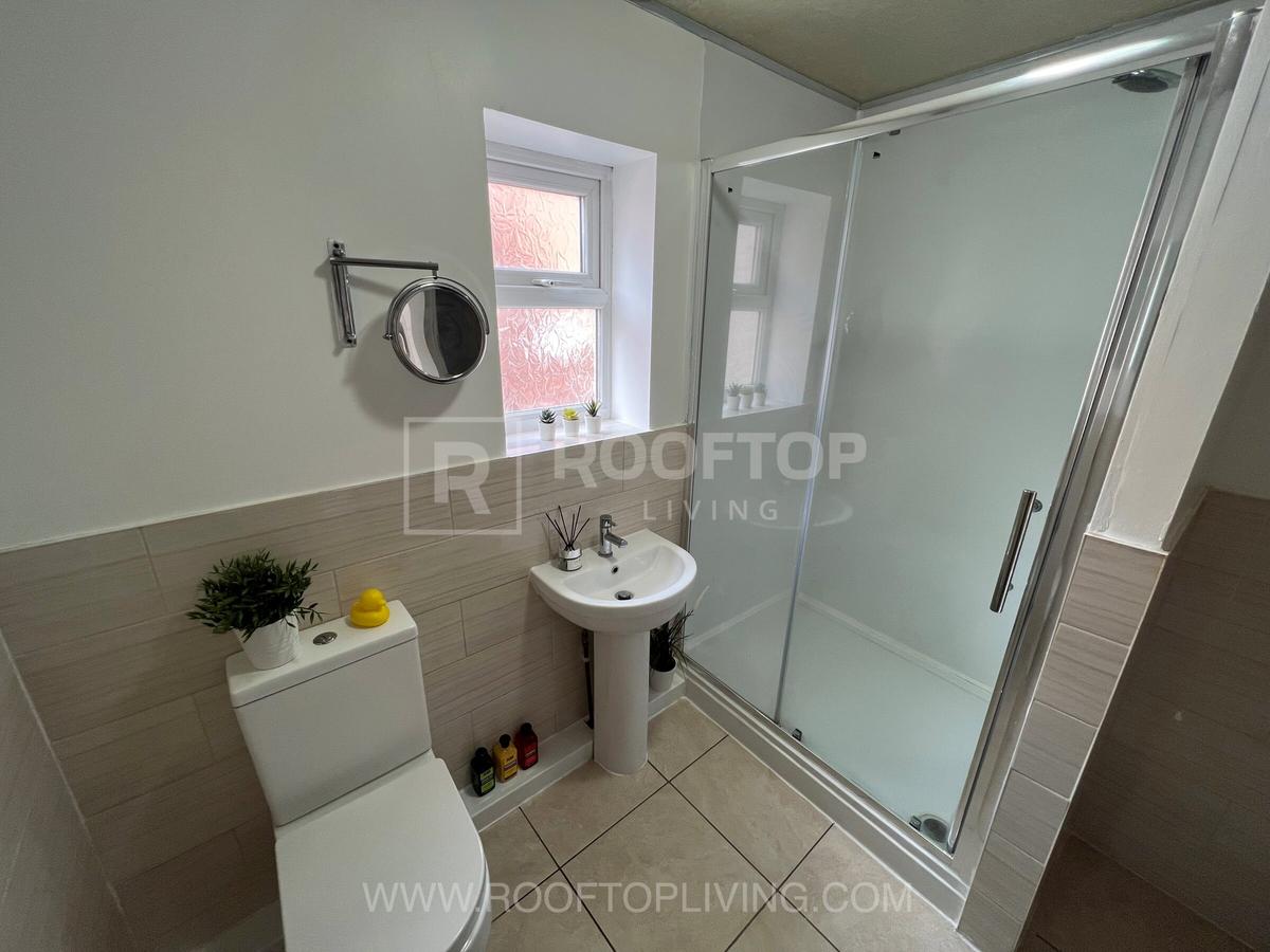 4 bedroom apartment for rent Woodhouse Lane Leeds, LS2 9DX UniHomes