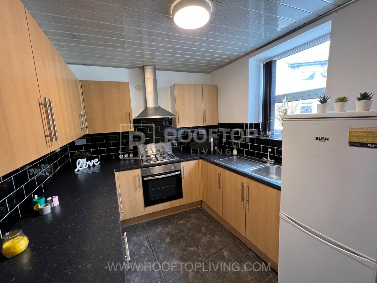 4 bedroom apartment for rent Woodhouse Lane Leeds, LS2 9DX UniHomes