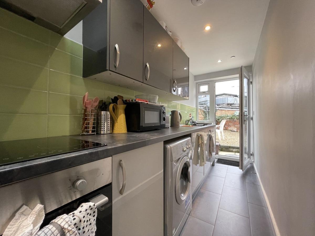 3 bedroom apartment for rent Cathays Terrace, Cardiff, CF24 4JA UniHomes