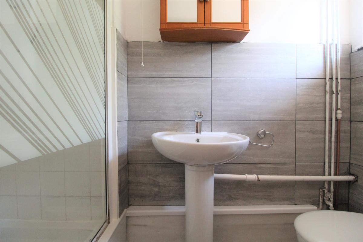 5 bedroom house for rent Guildford Park Avenue, Surrey, GU2 7NL UniHomes