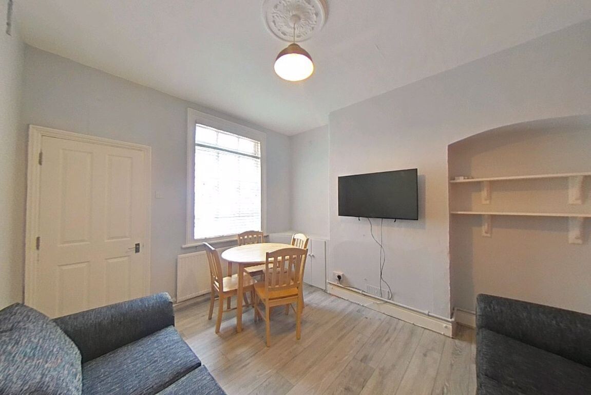 4 bedroom house for rent Chestnut Street, Loughborough, LE11 3BE UniHomes