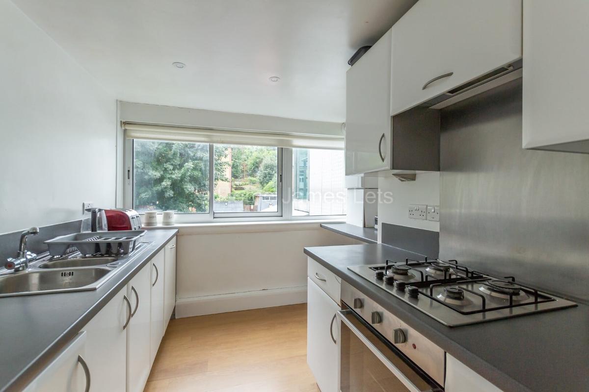 3 bedroom apartment for rent London Road, Brighton, BN1 6YL UniHomes