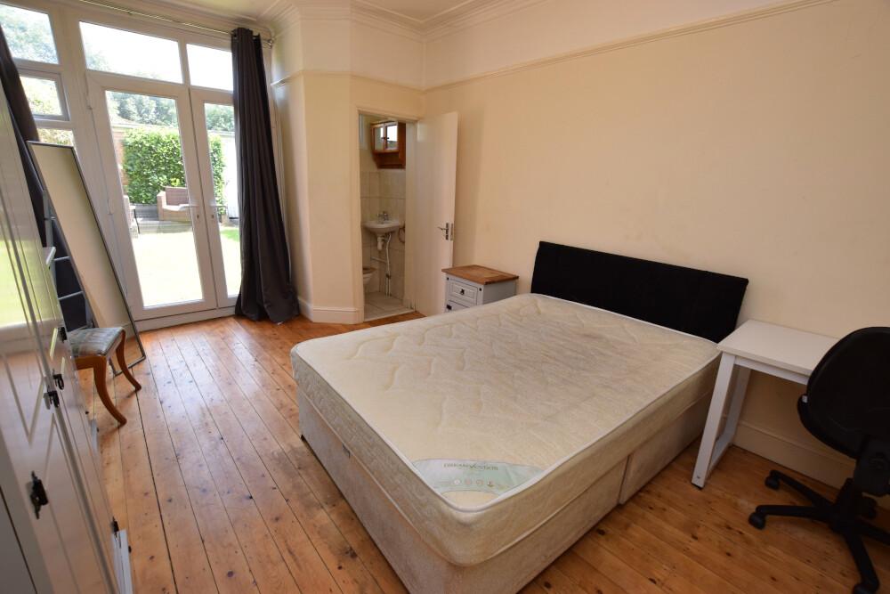 4 bedroom house for rent Kingsthorpe Grove, Northampton, NN2 6NS UniHomes