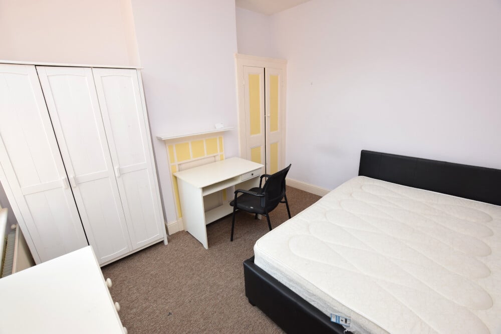 4 bedroom house for rent Kingsthorpe Grove, Northampton, NN2 6NS UniHomes