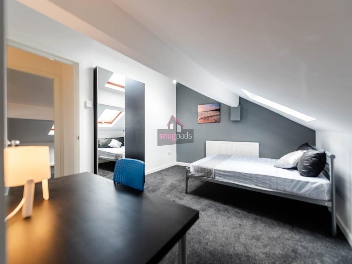 3 bedroom apartment for rent Bolton Road, Manchester, M6 7HP UniHomes