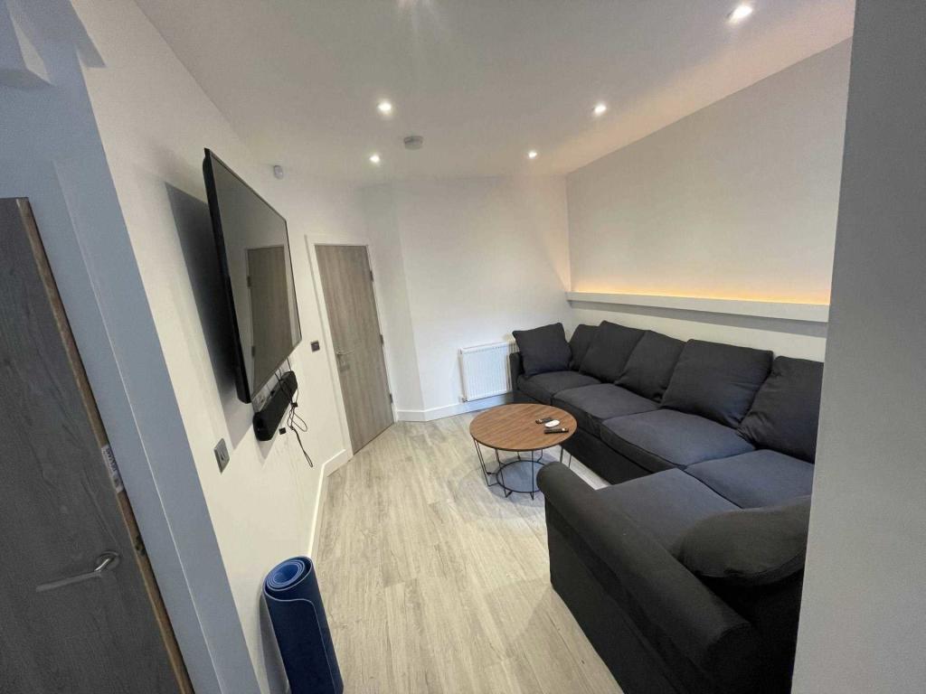 6 bedroom house for rent WESTBOURNE ROAD, Manchester, M14 6YN UniHomes