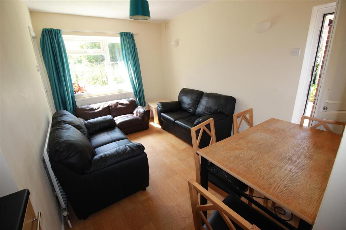 4 bedroom house for rent Peachey Lane, London, UB8 3RX UniHomes