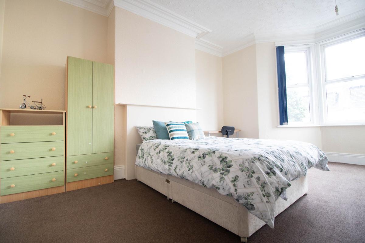 7 bedroom house for rent Brighton Grove Newcastle, NE4 5NT UniHomes