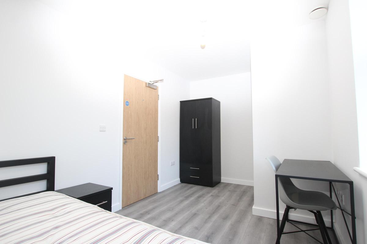 3 bedroom apartment for rent Long Row, Nottingham, NG1 2DR UniHomes