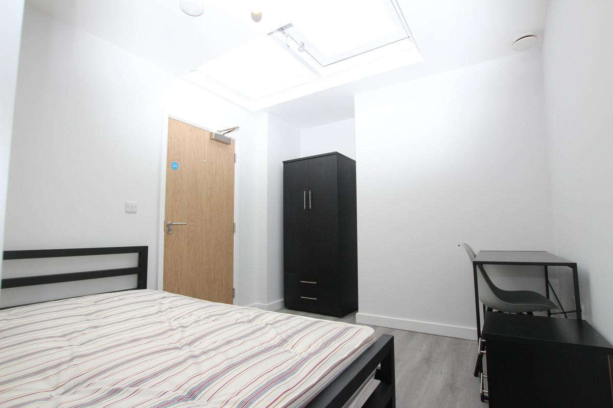 3 bedroom apartment for rent Long Row, Nottingham, NG1 2DR UniHomes