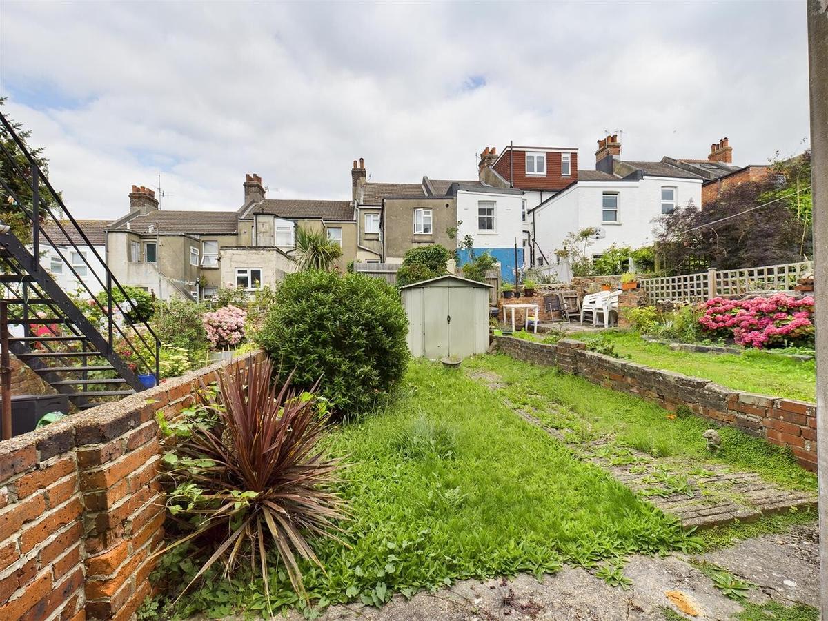 3 bedroom apartment for rent Totland Road, Brighton, BN2 3EN UniHomes