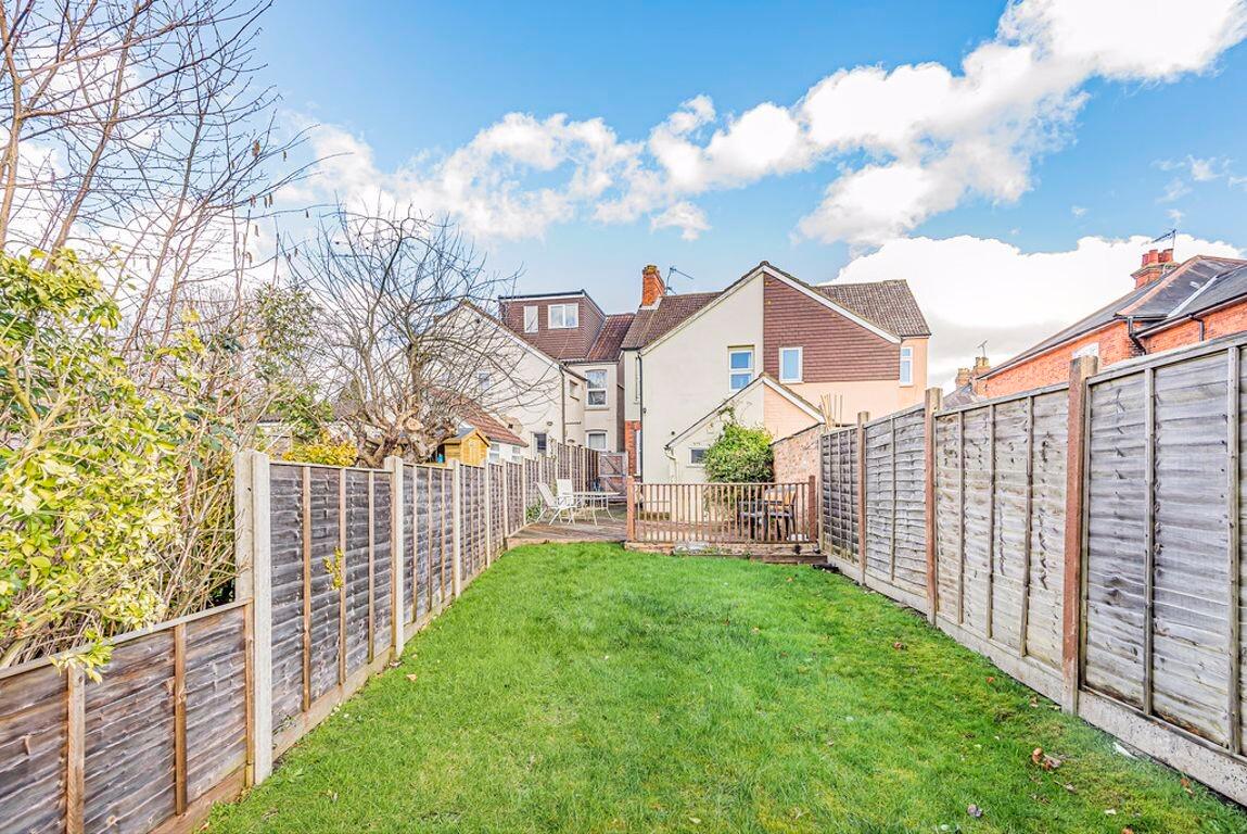 4 bedroom house for rent Manor Road, Surrey, GU2 9NR UniHomes