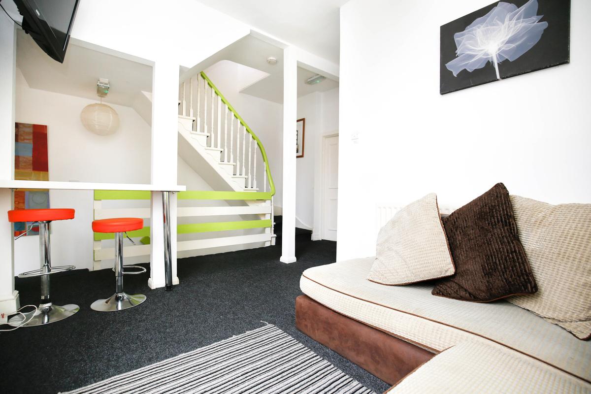 4 bedroom house for rent Heaton Park Road, Newcastle, NE6 5AP UniHomes