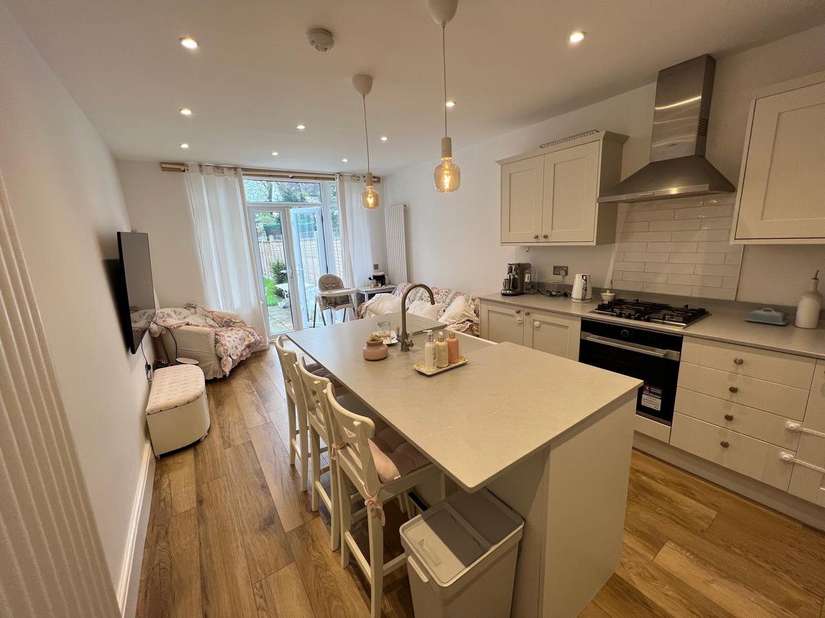 2 bedroom apartment for rent 195 Kirkstall Lane, Leeds, LS6 3EJ UniHomes