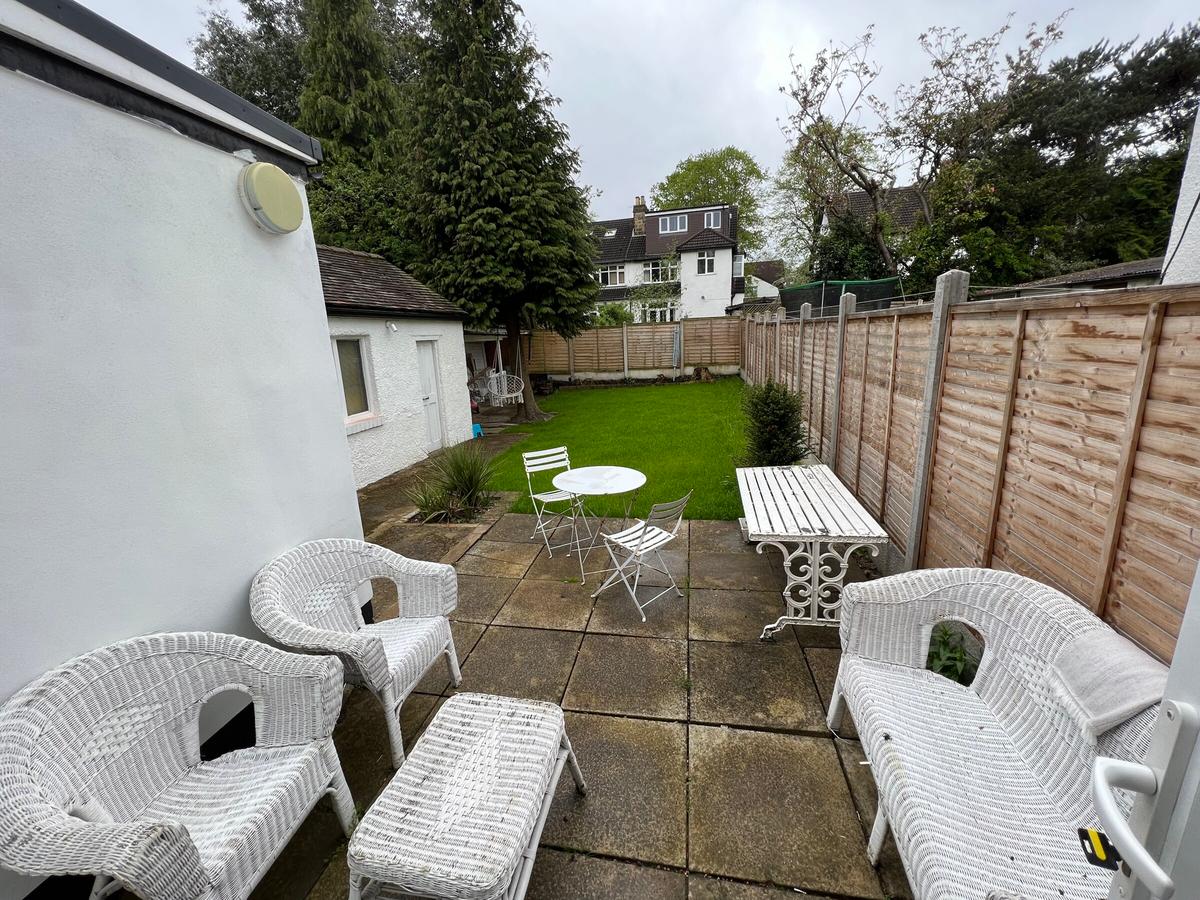 2 bedroom apartment for rent 195 Kirkstall Lane, Leeds, LS6 3EJ UniHomes