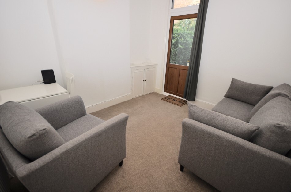 4 bedroom house for rent Chiltern View Road, London, UB8 2PE UniHomes