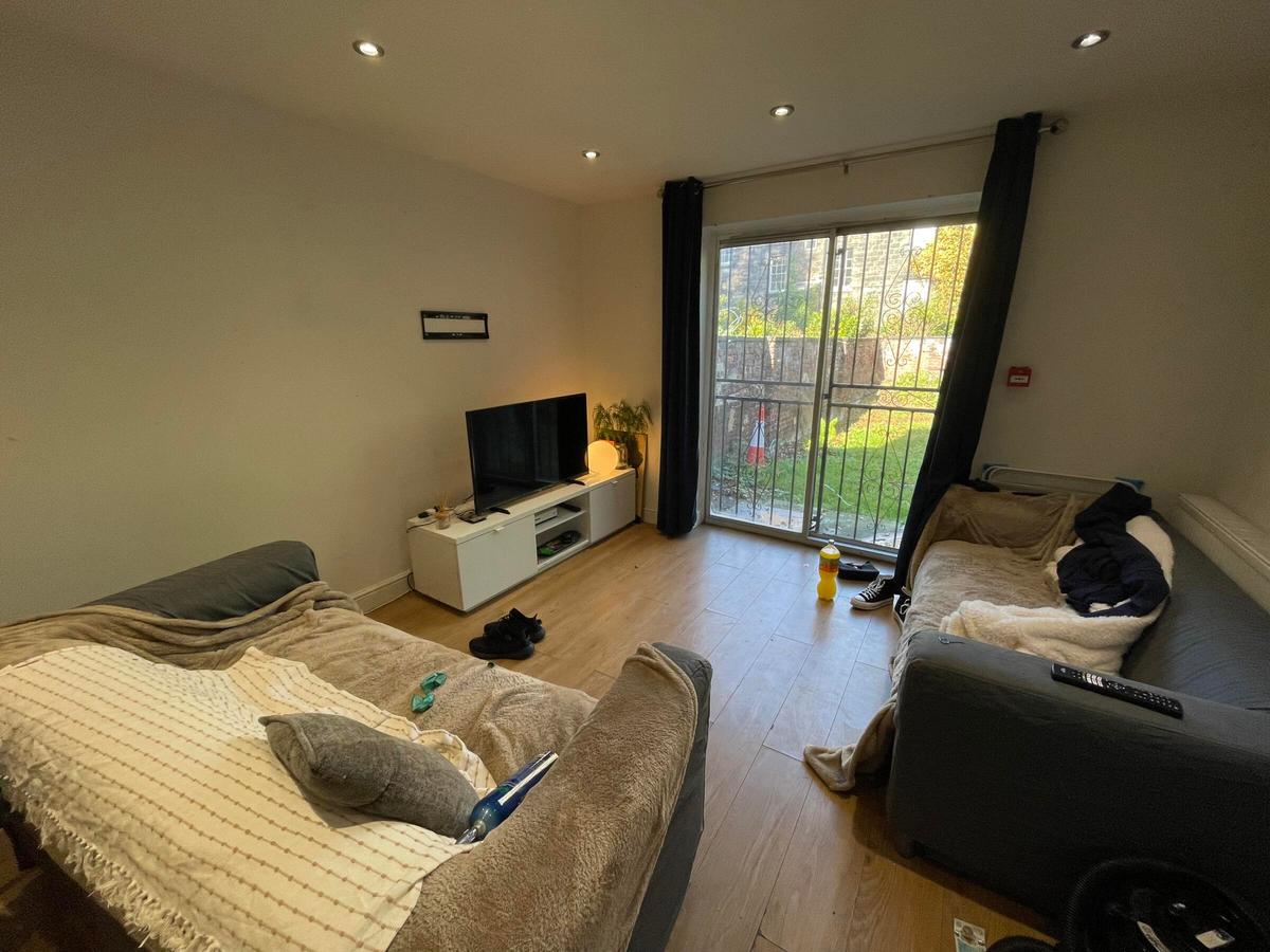 4 bedroom apartment for rent Hyde Park Terrace, Leeds, LS6 1BJ UniHomes