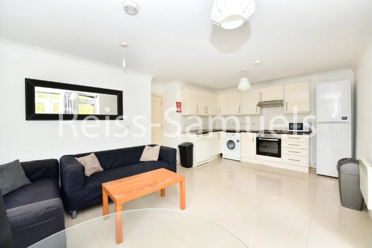 3 bedroom apartment for rent Eleanor Close, London, SE16 6PW UniHomes