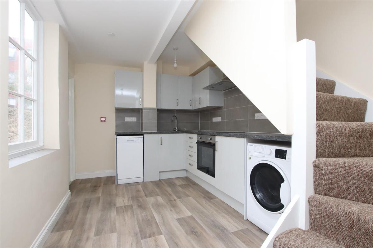 3 bedroom apartment for rent 8 Brunswick Square, Bristol, BS2 8PE UniHomes